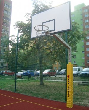 Stojan na basketbal s jednostĺpovou konštrukciou z profilu 120 x 120 mm - výčnelok L = 1,65 m