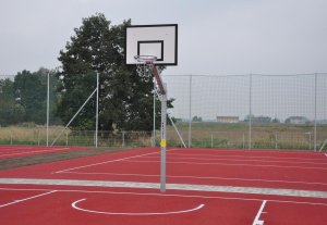Stojan na basketbal s jednostĺpovou konštrukciou z profilu 100 x 100 mm - výčnelok L = 1,25 m