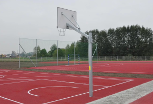 Stojan na mini basketbal s jednostĺpovou konštrukciou z profilu 100 x 100 mm - výčnelok L = 1,25 m (s mechanizmom nastavenia výšky na stĺpe)