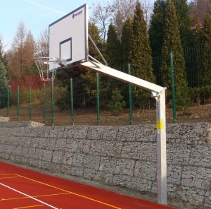 Stojan na basketbal s jednostĺpovou konštrukciou z profilu 150 x 150 mm - výčnelok L = 2,25 m