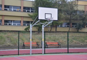 Stojan na basketbal s dvojstĺpovou konštrukciou z profilu 100 x 100 mm - výčnelok L = 1,65 m